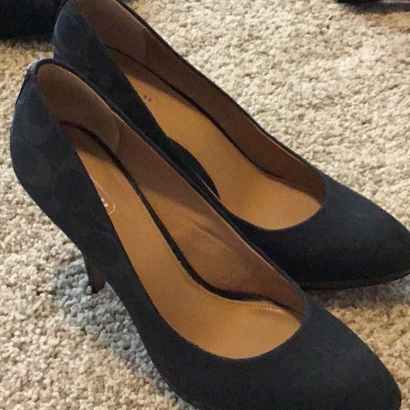 Coach like new, fabric covered Pump - Picture 1 of 4